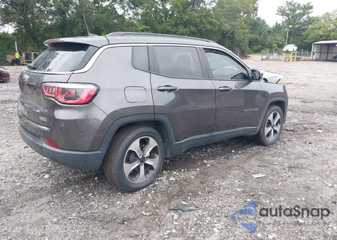 2017 Jeep Compass Latitude Fwd z USA, uszkodzony, nr VIN 3C4NJCBBXHT672732